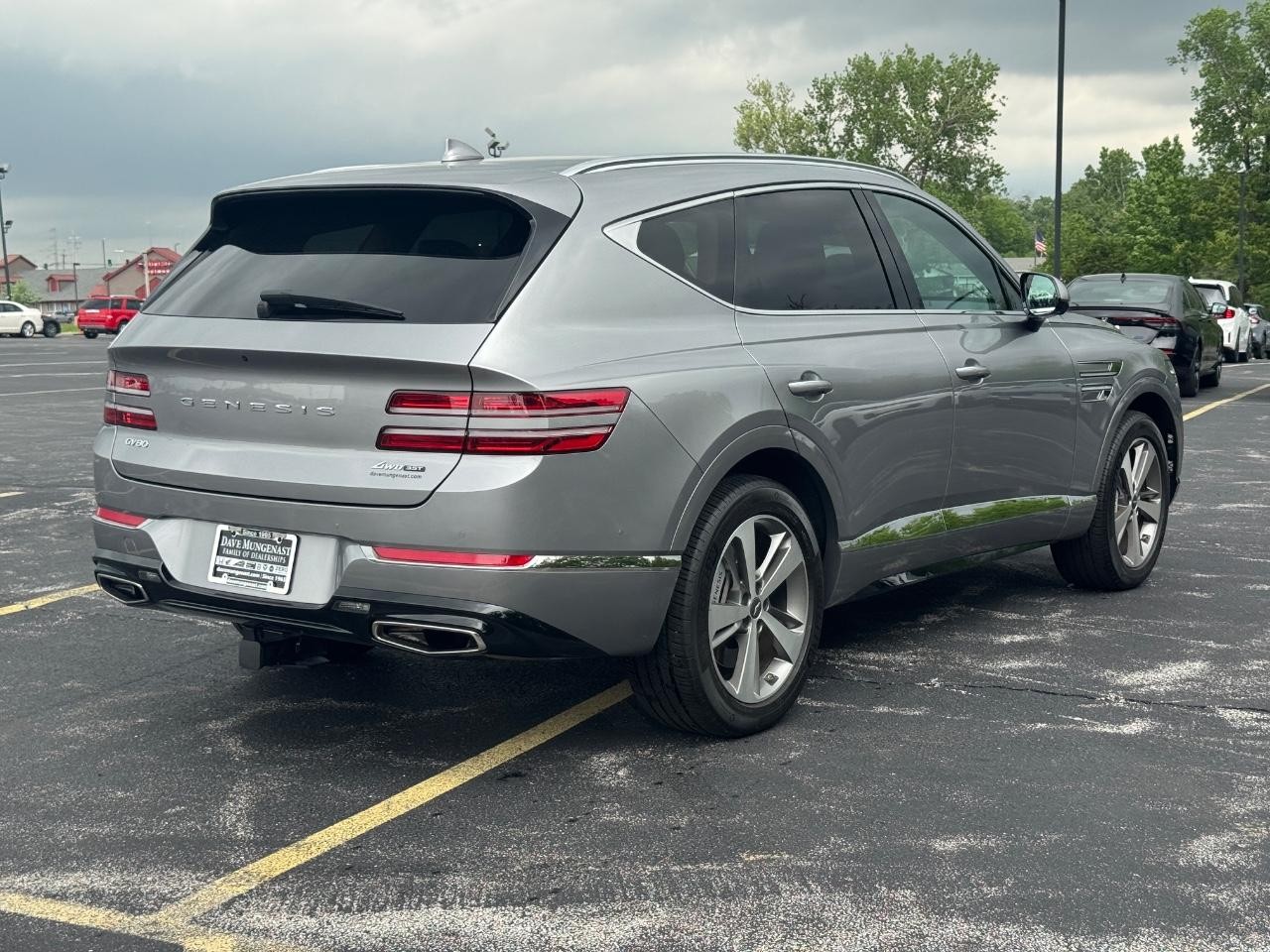 Genesis GV80 Vehicle Full-screen Gallery Image 04