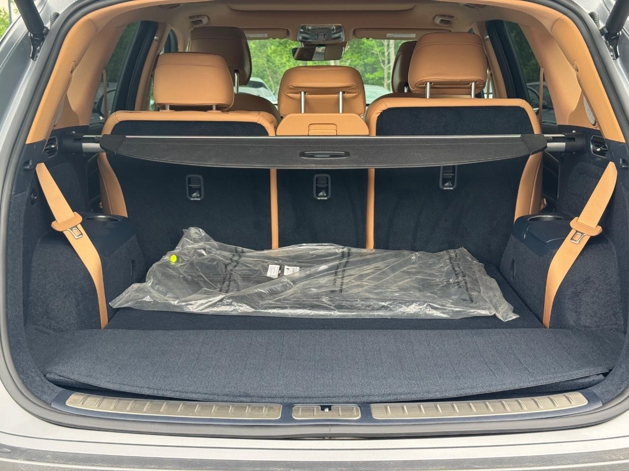 Genesis GV80 Vehicle Full-screen Gallery Image 05