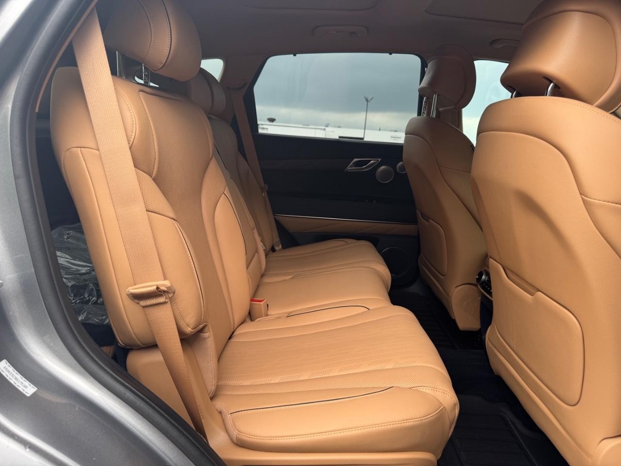 Genesis GV80 Vehicle Full-screen Gallery Image 11