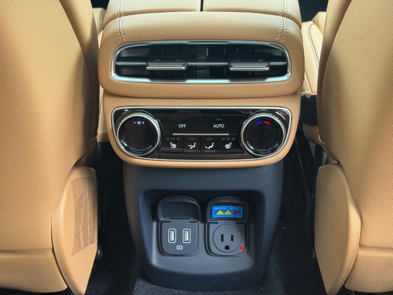 Genesis GV80 Vehicle Full-screen Gallery Image 17