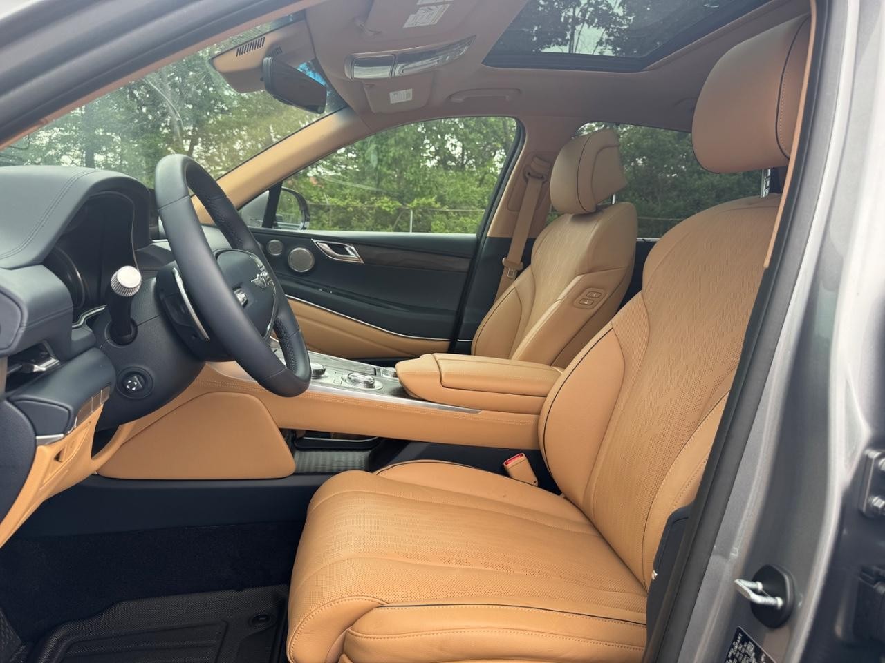 Genesis GV80 Vehicle Full-screen Gallery Image 19