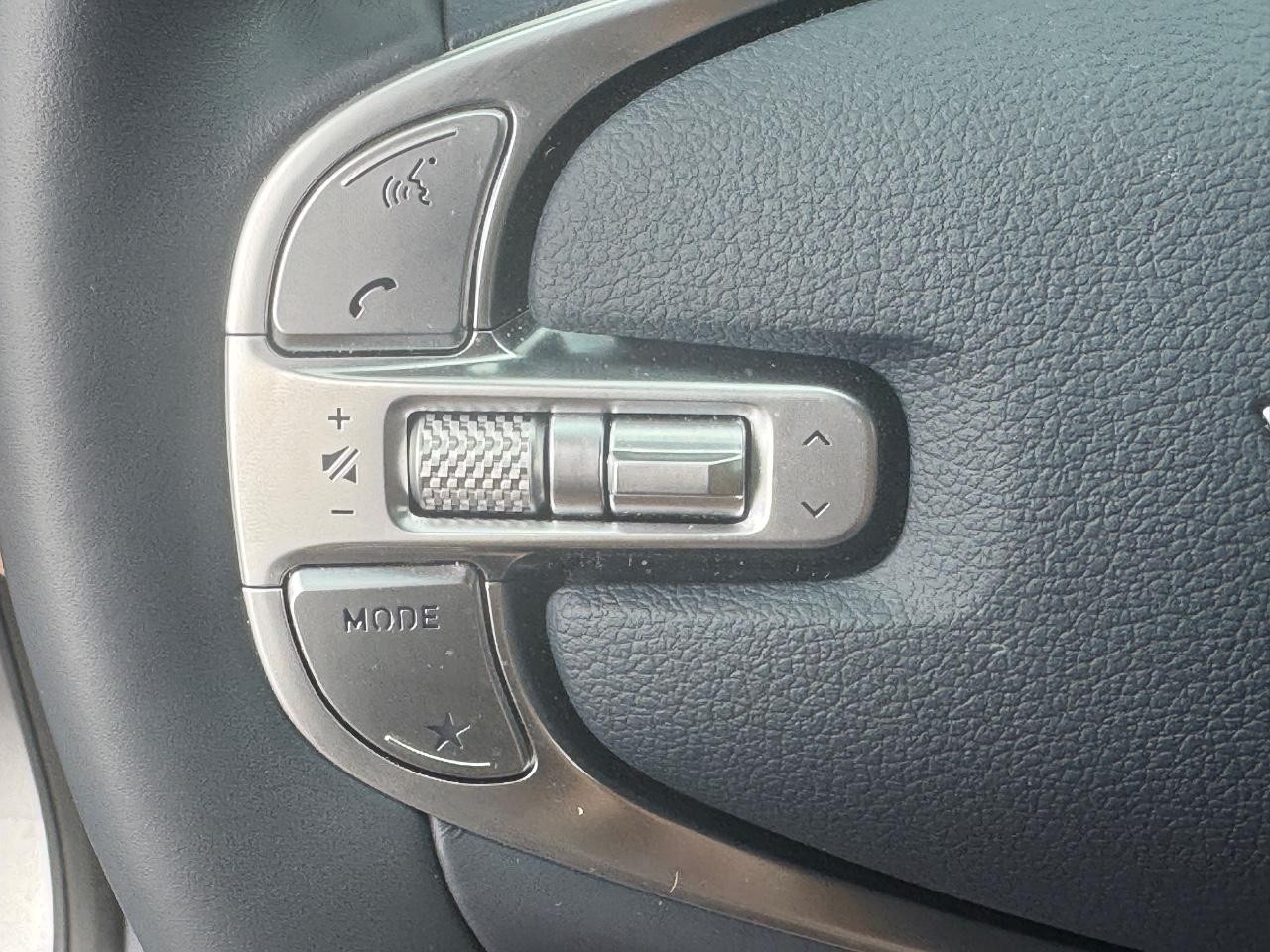 Genesis GV80 Vehicle Full-screen Gallery Image 22