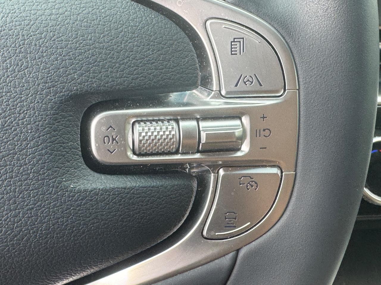 Genesis GV80 Vehicle Full-screen Gallery Image 23