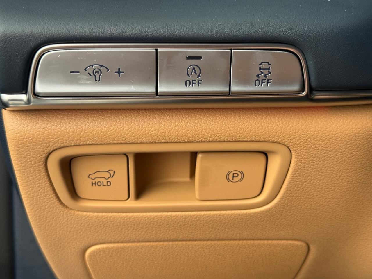 Genesis GV80 Vehicle Full-screen Gallery Image 24