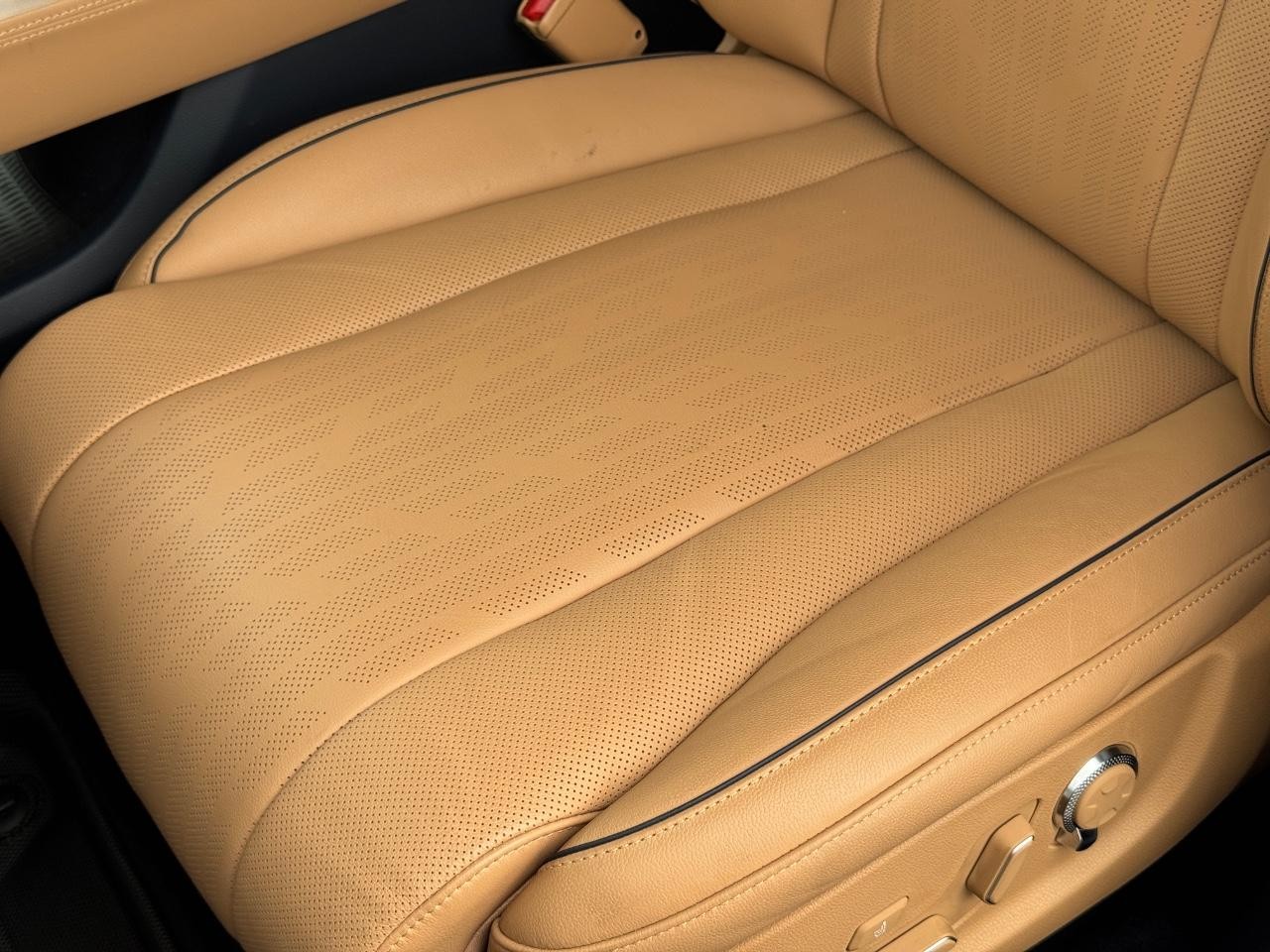 Genesis GV80 Vehicle Full-screen Gallery Image 28