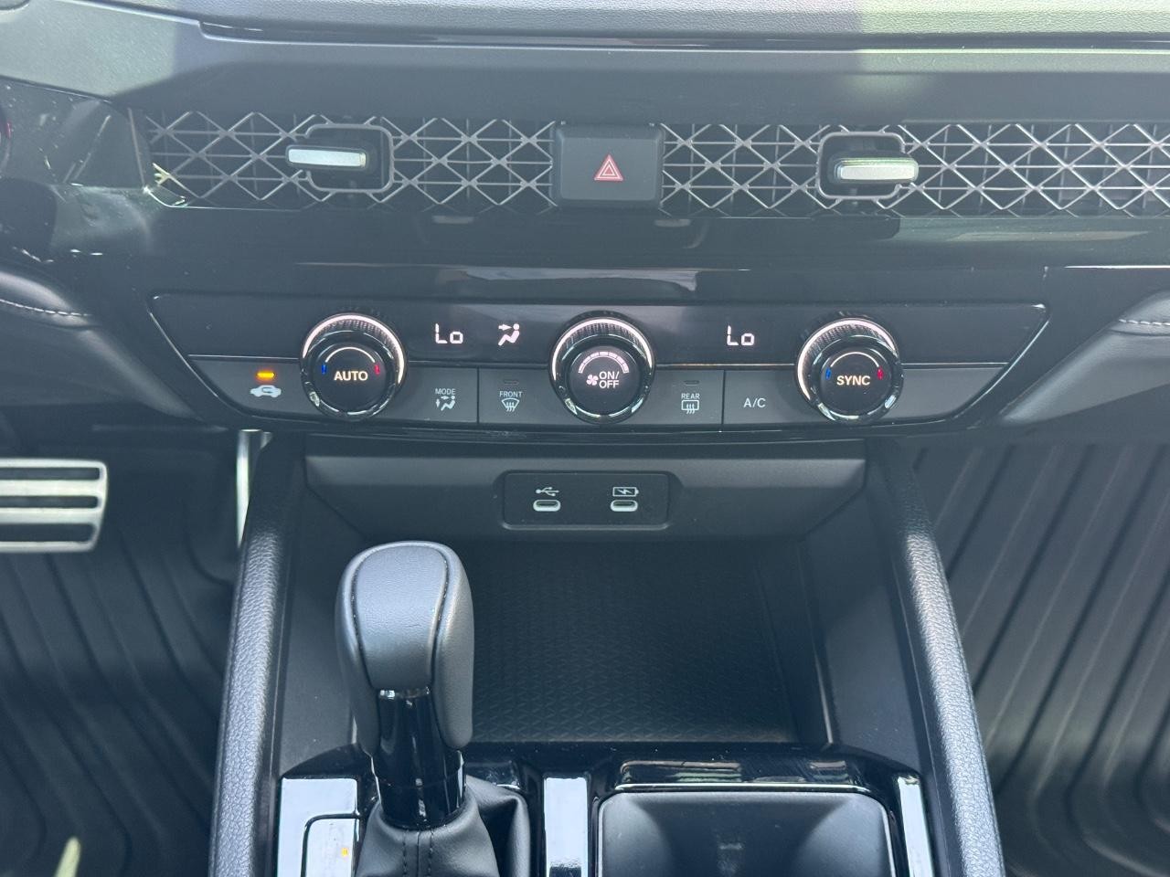 Honda Accord Hybrid Vehicle Full-screen Gallery Image 15