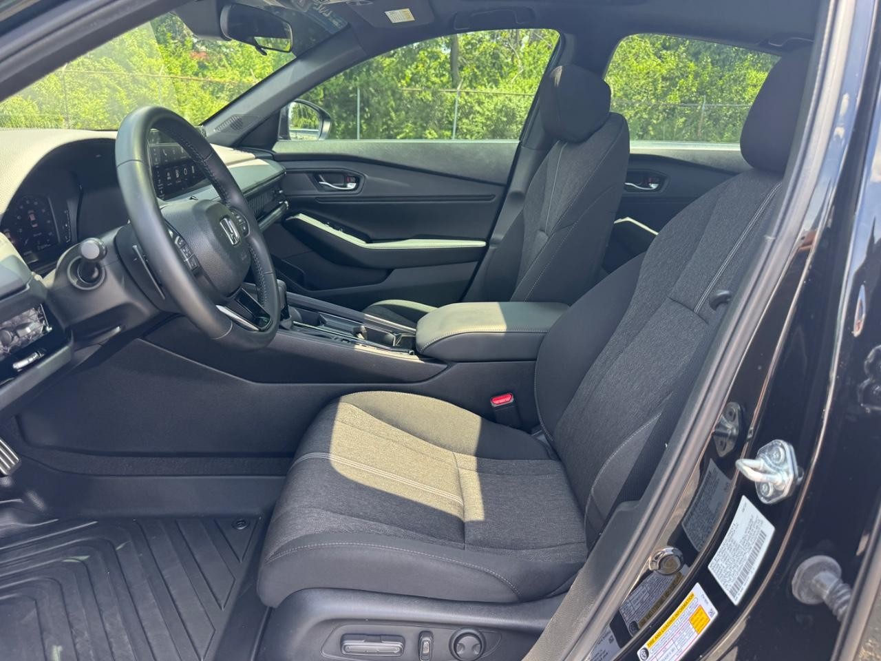 Honda Accord Hybrid Vehicle Full-screen Gallery Image 18