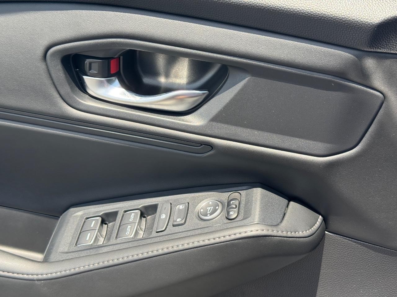 Honda Accord Hybrid Vehicle Full-screen Gallery Image 24