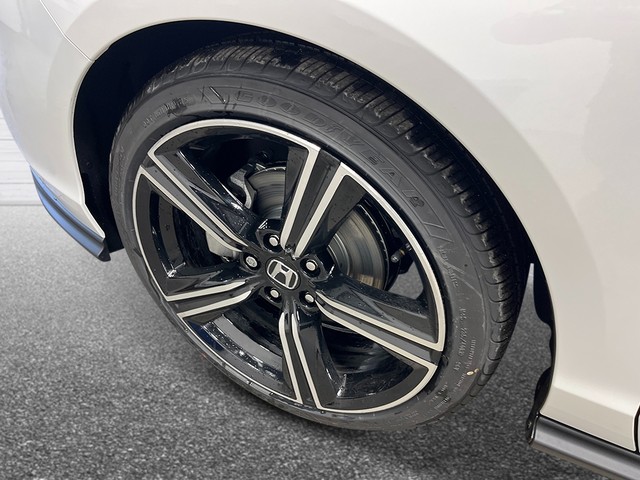 Honda Accord Sedan Vehicle Full-screen Gallery Image 11