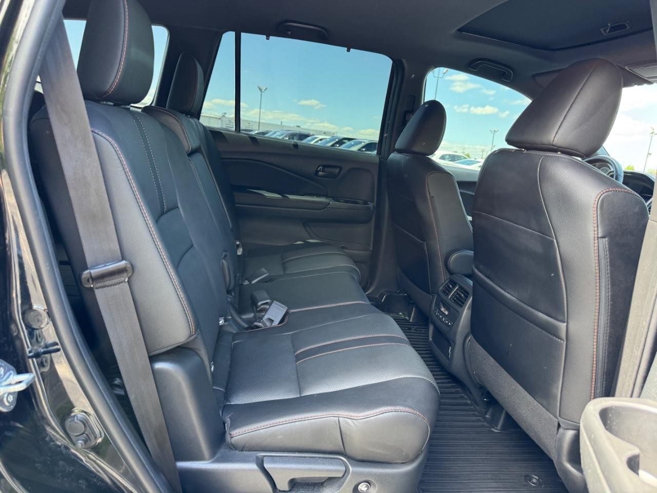 Honda Pilot Vehicle Full-screen Gallery Image 11