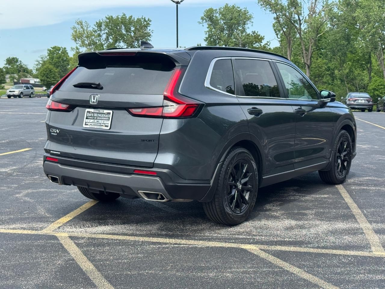 Honda CR-V Hybrid Vehicle Full-screen Gallery Image 04