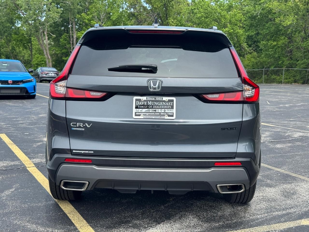 Honda CR-V Hybrid Vehicle Full-screen Gallery Image 06