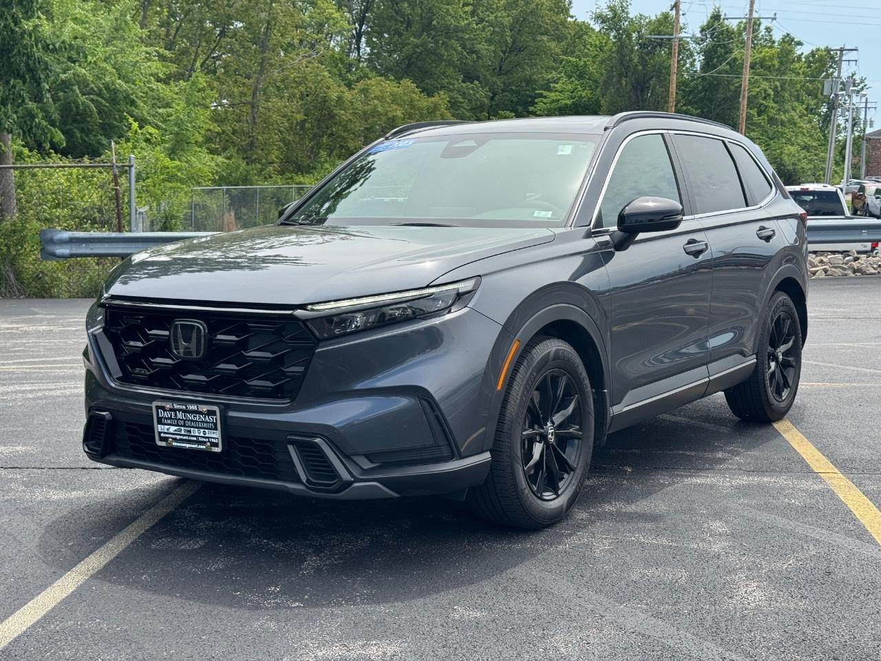 Honda CR-V Hybrid Vehicle Full-screen Gallery Image 09