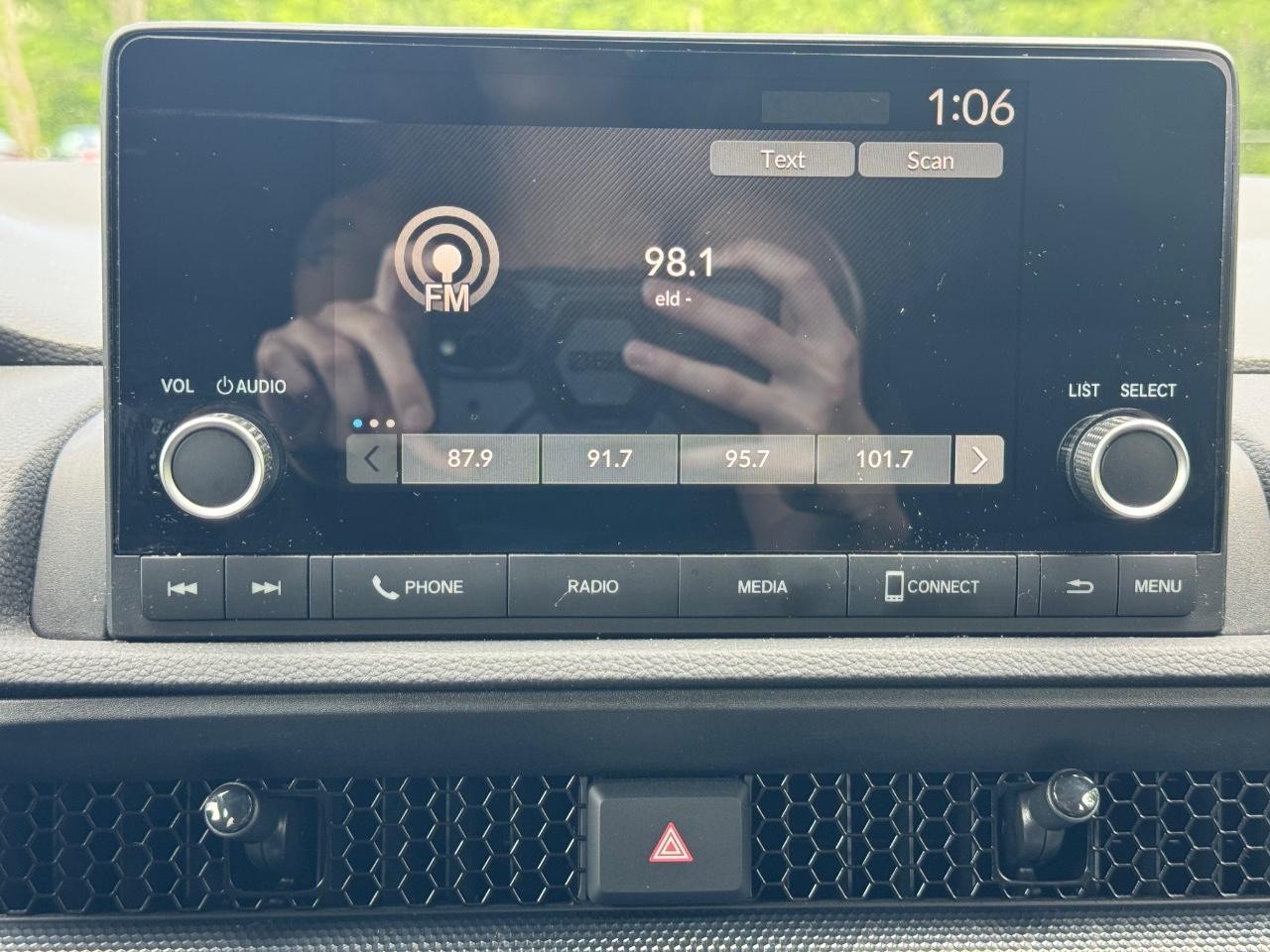 Honda CR-V Hybrid Vehicle Full-screen Gallery Image 14