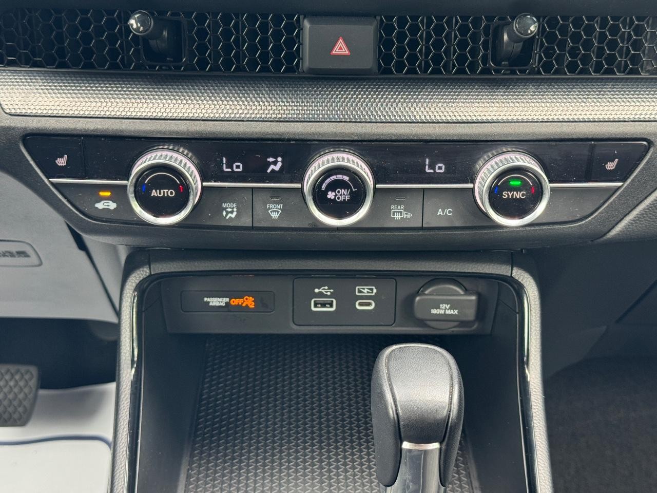 Honda CR-V Hybrid Vehicle Full-screen Gallery Image 15