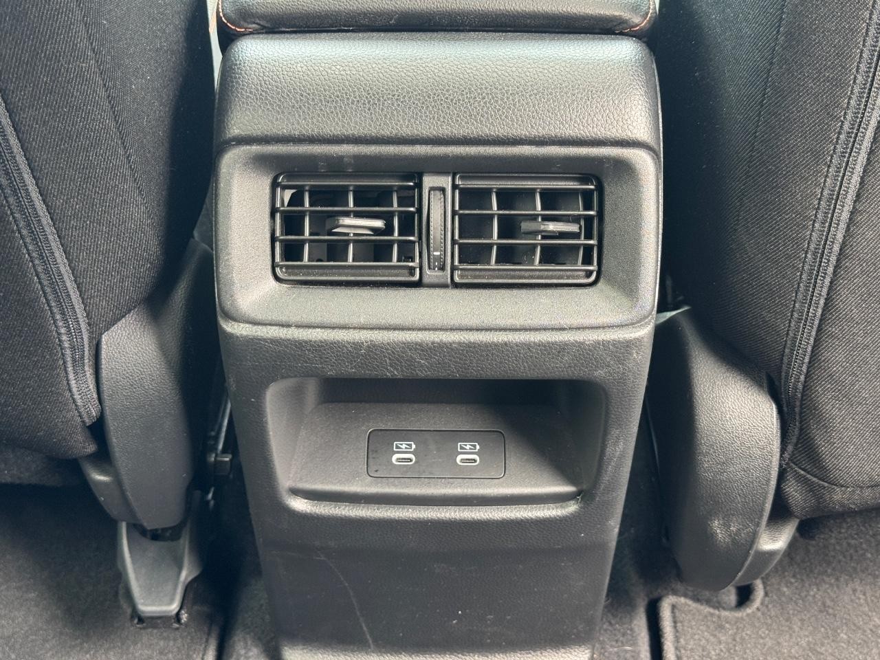 Honda CR-V Hybrid Vehicle Full-screen Gallery Image 17