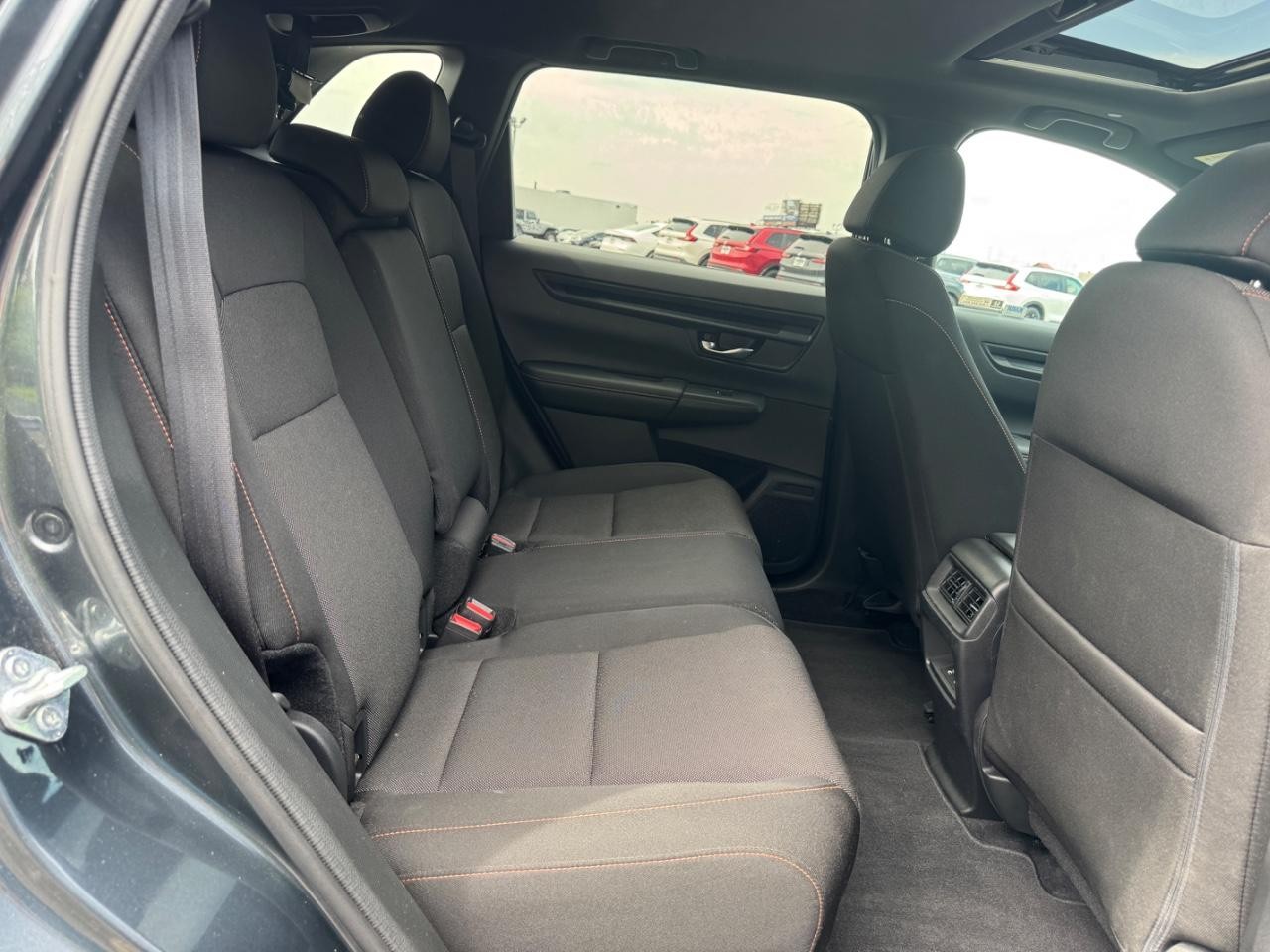 Honda CR-V Hybrid Vehicle Full-screen Gallery Image 18