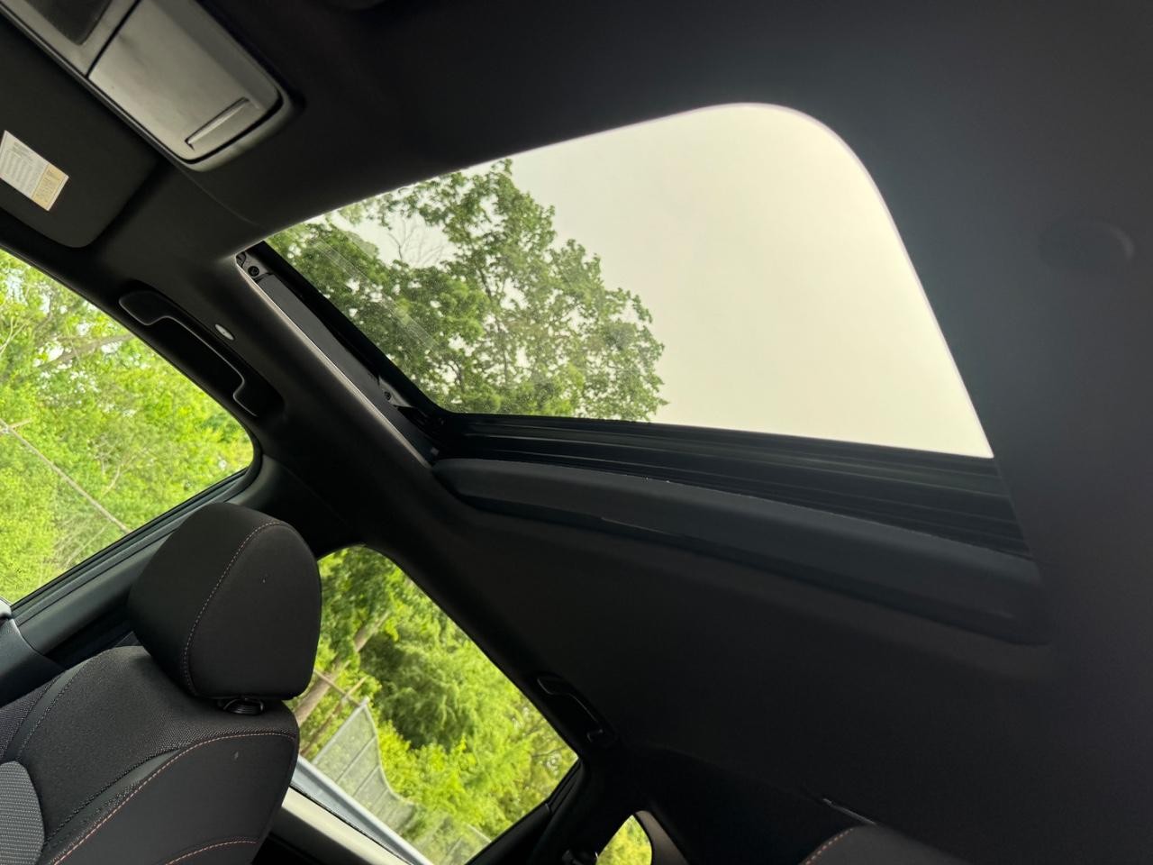 Honda CR-V Hybrid Vehicle Full-screen Gallery Image 21