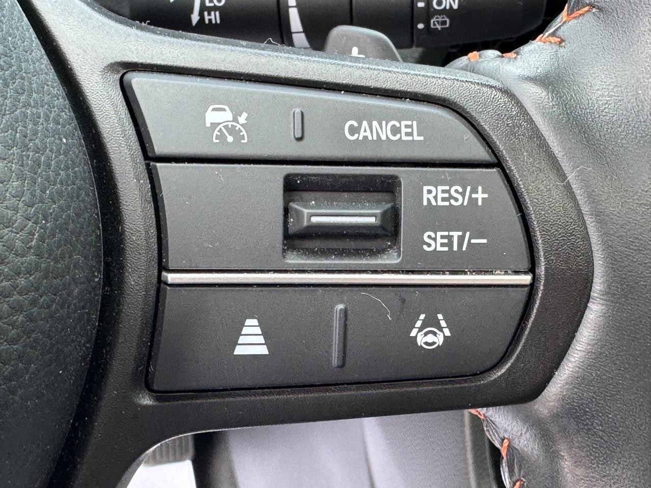 Honda CR-V Hybrid Vehicle Full-screen Gallery Image 24