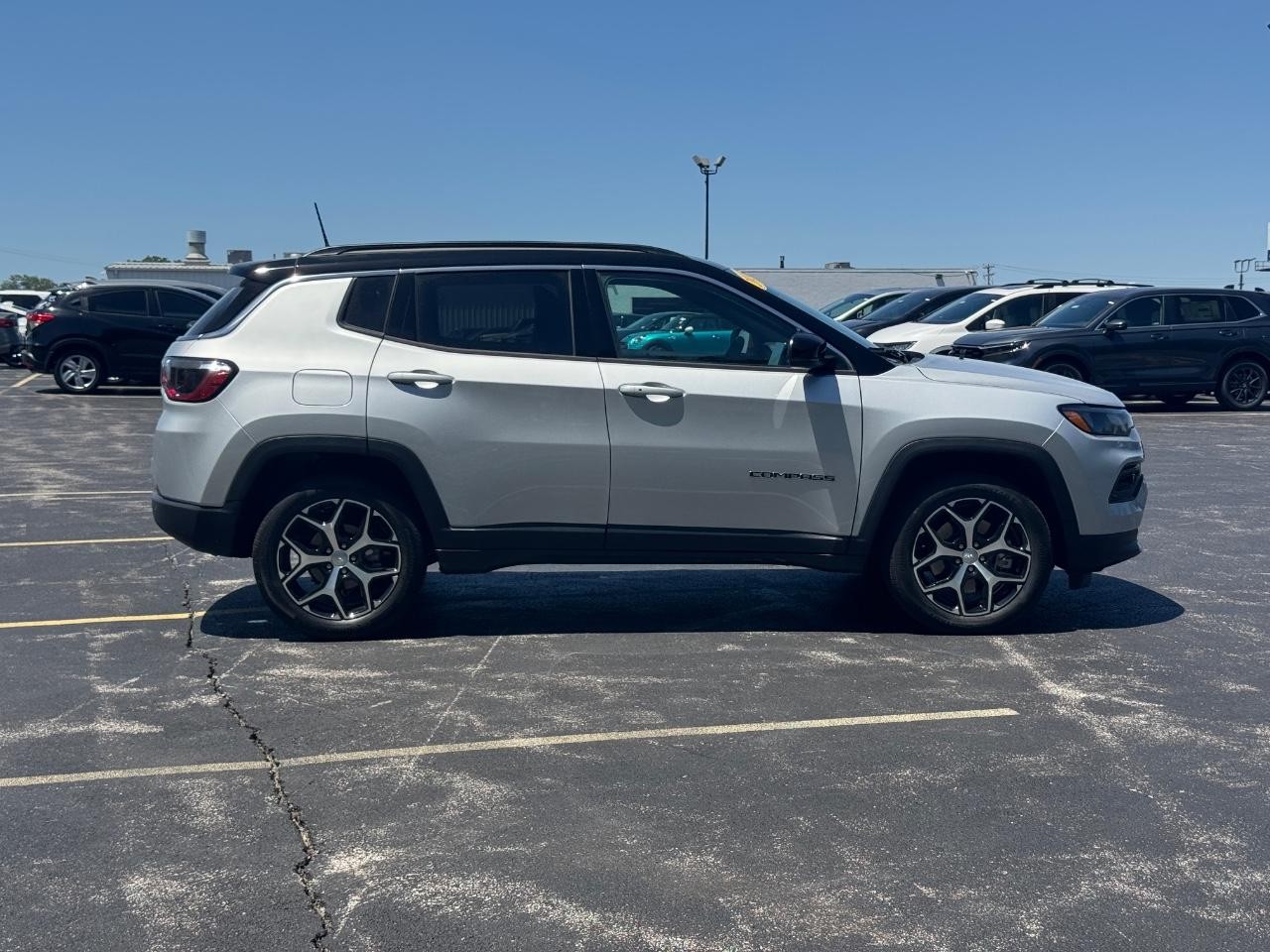 Jeep Compass Vehicle Full-screen Gallery Image 03