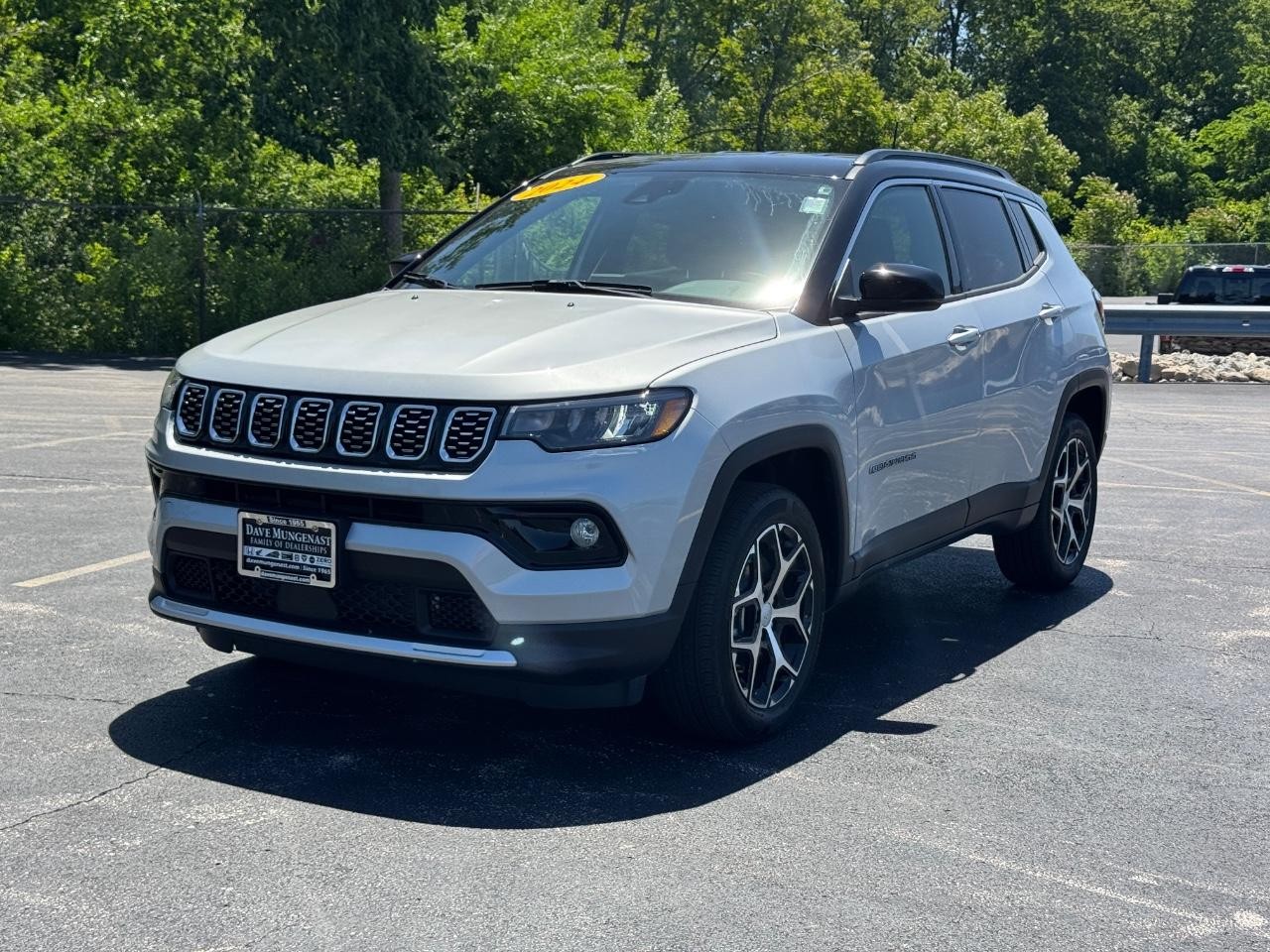 Jeep Compass Vehicle Full-screen Gallery Image 09