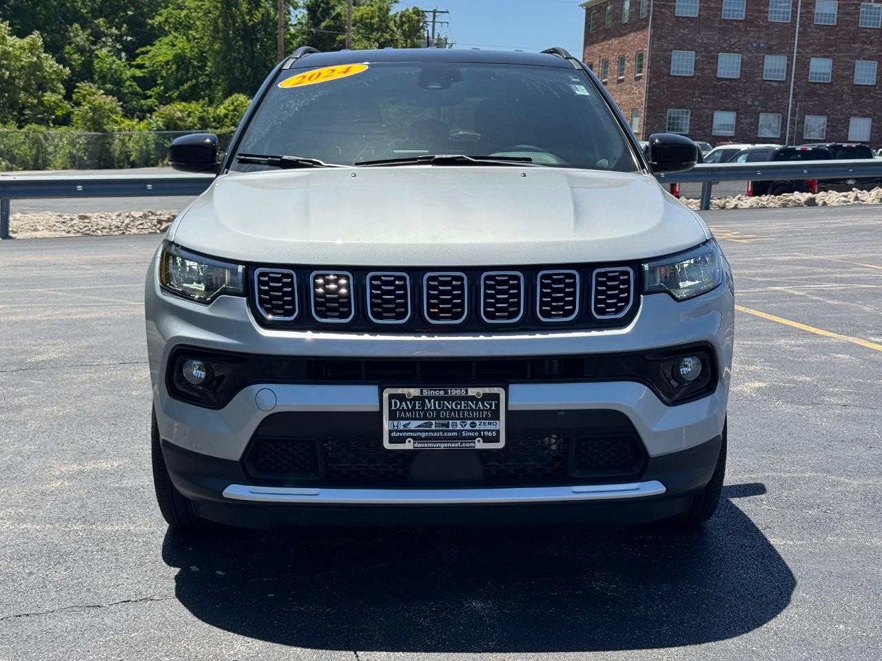 Jeep Compass Vehicle Full-screen Gallery Image 10