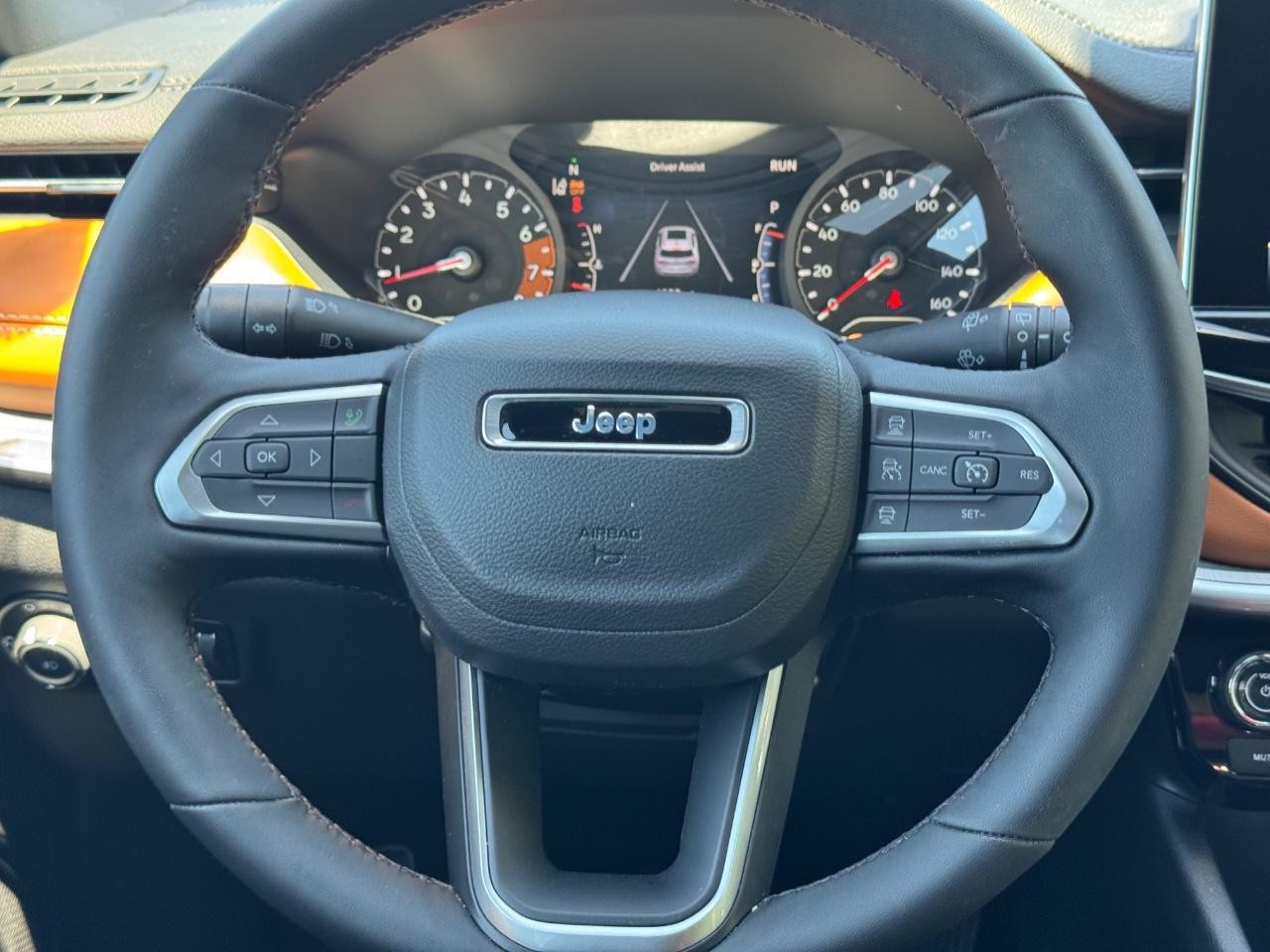 Jeep Compass Vehicle Full-screen Gallery Image 13