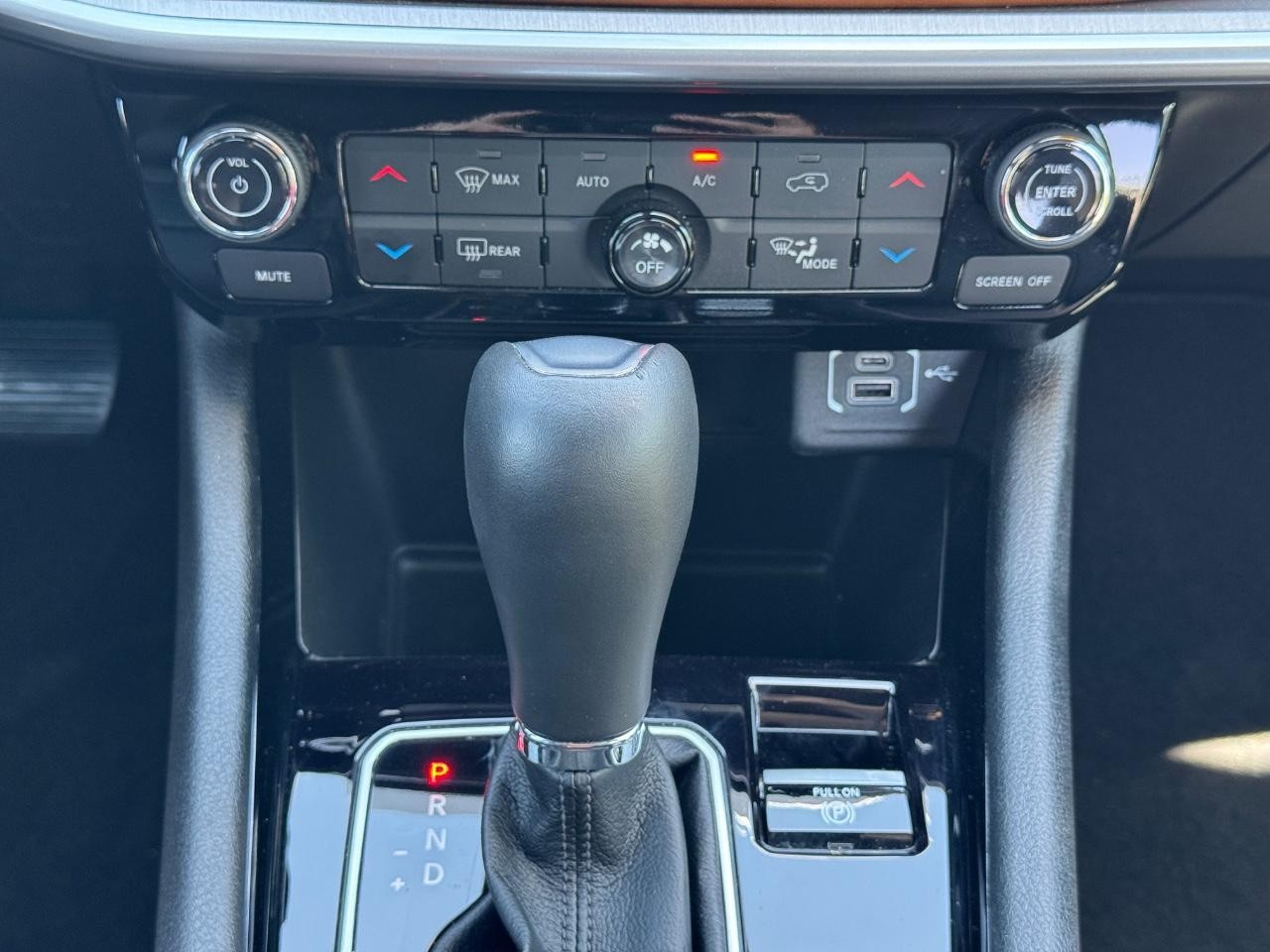 Jeep Compass Vehicle Full-screen Gallery Image 15
