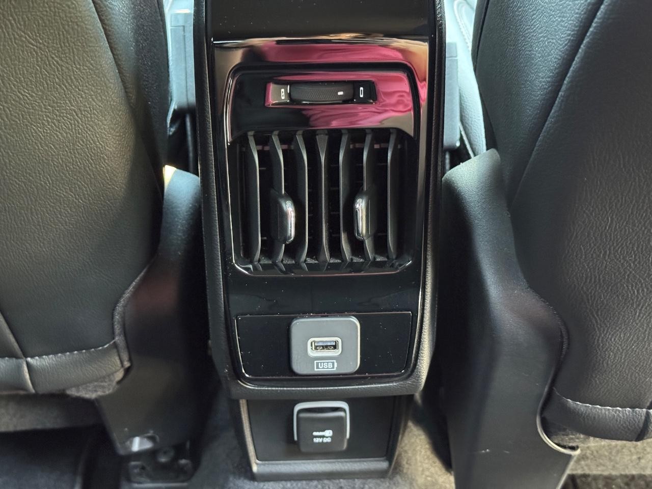 Jeep Compass Vehicle Full-screen Gallery Image 17