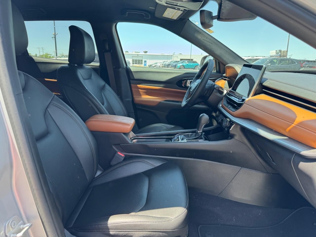 Jeep Compass Vehicle Full-screen Gallery Image 18