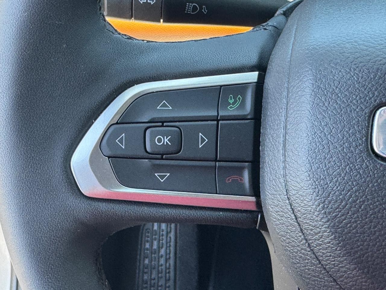 Jeep Compass Vehicle Full-screen Gallery Image 21