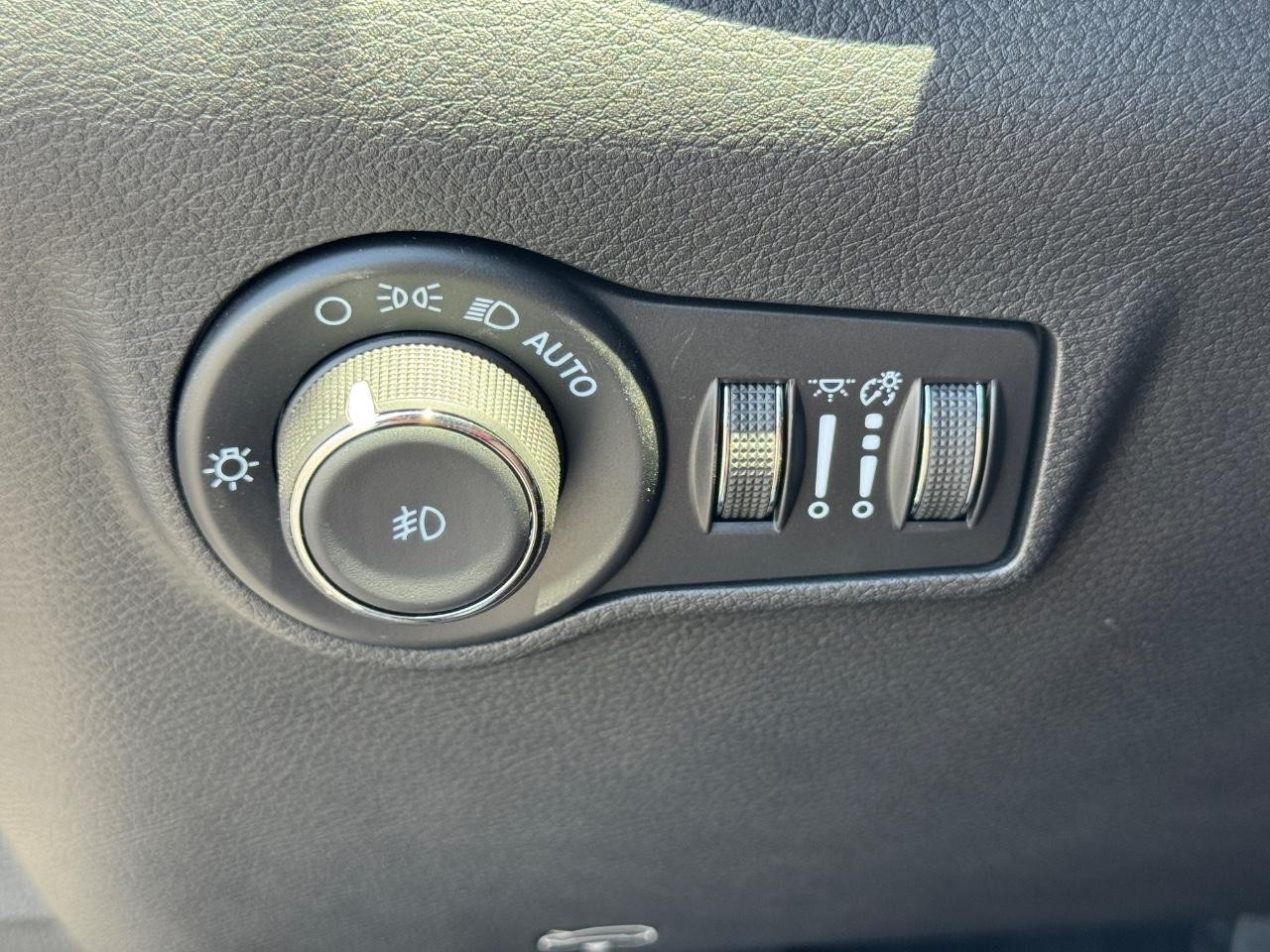 Jeep Compass Vehicle Full-screen Gallery Image 23