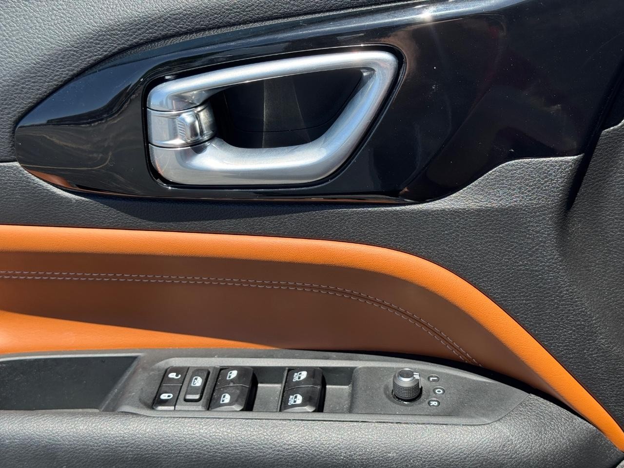 Jeep Compass Vehicle Full-screen Gallery Image 25