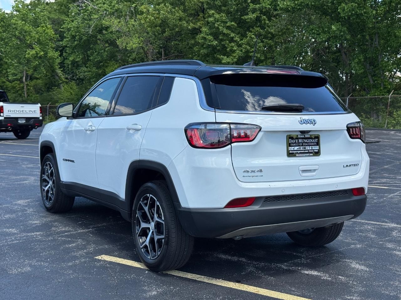 Jeep Compass Vehicle Full-screen Gallery Image 07