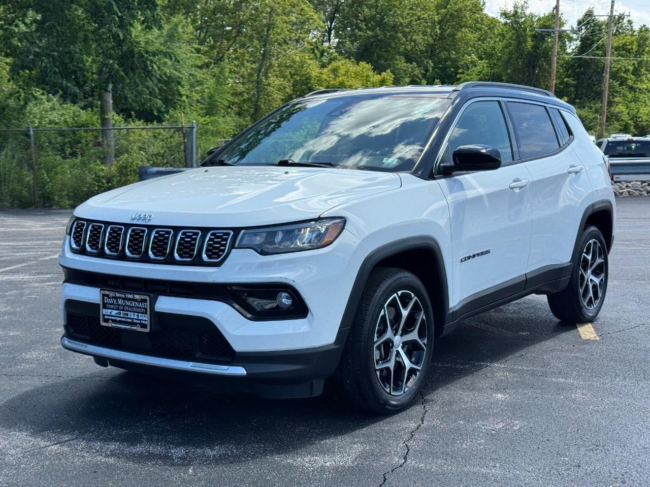Jeep Compass Vehicle Full-screen Gallery Image 09