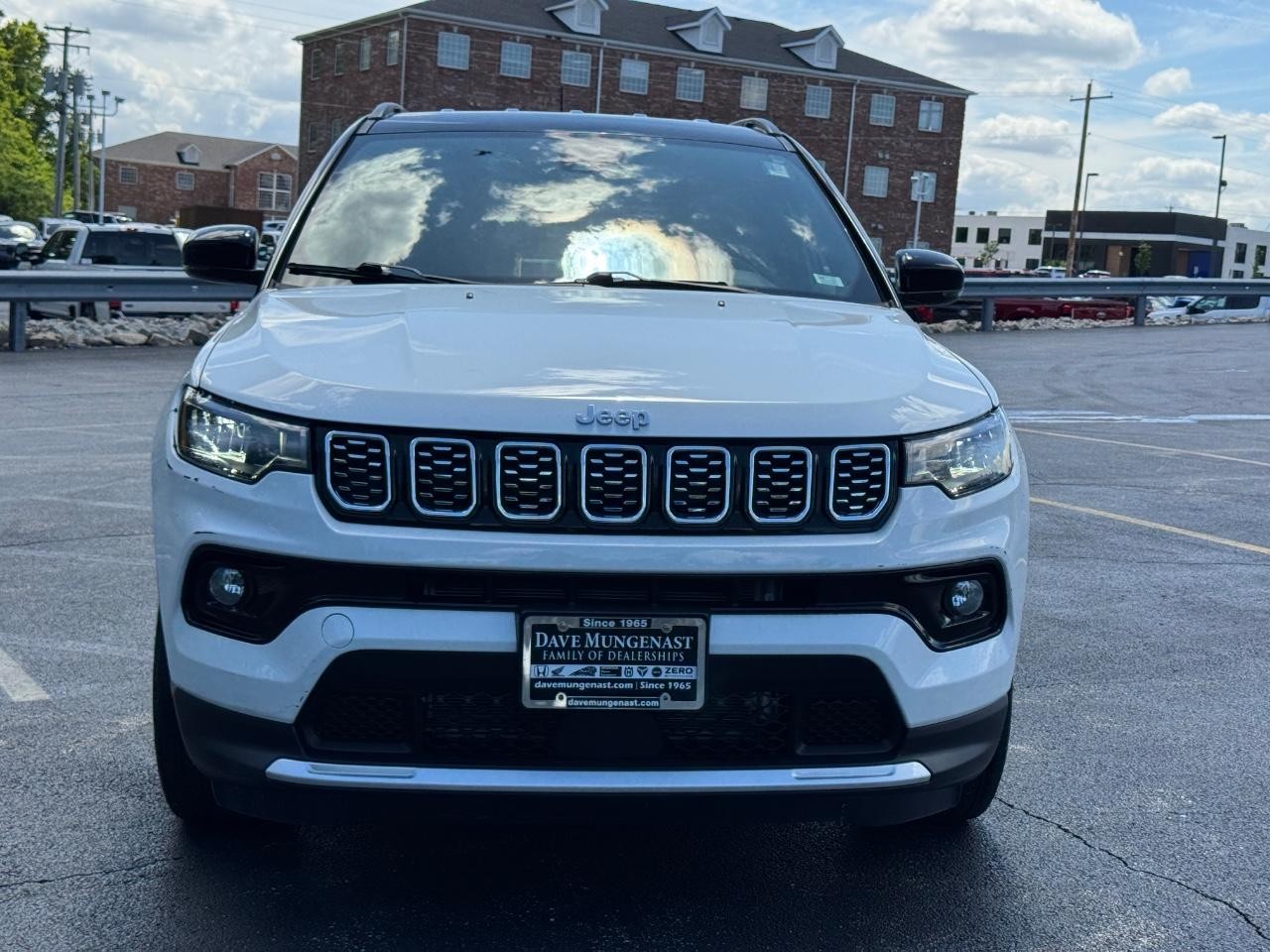 Jeep Compass Vehicle Full-screen Gallery Image 10