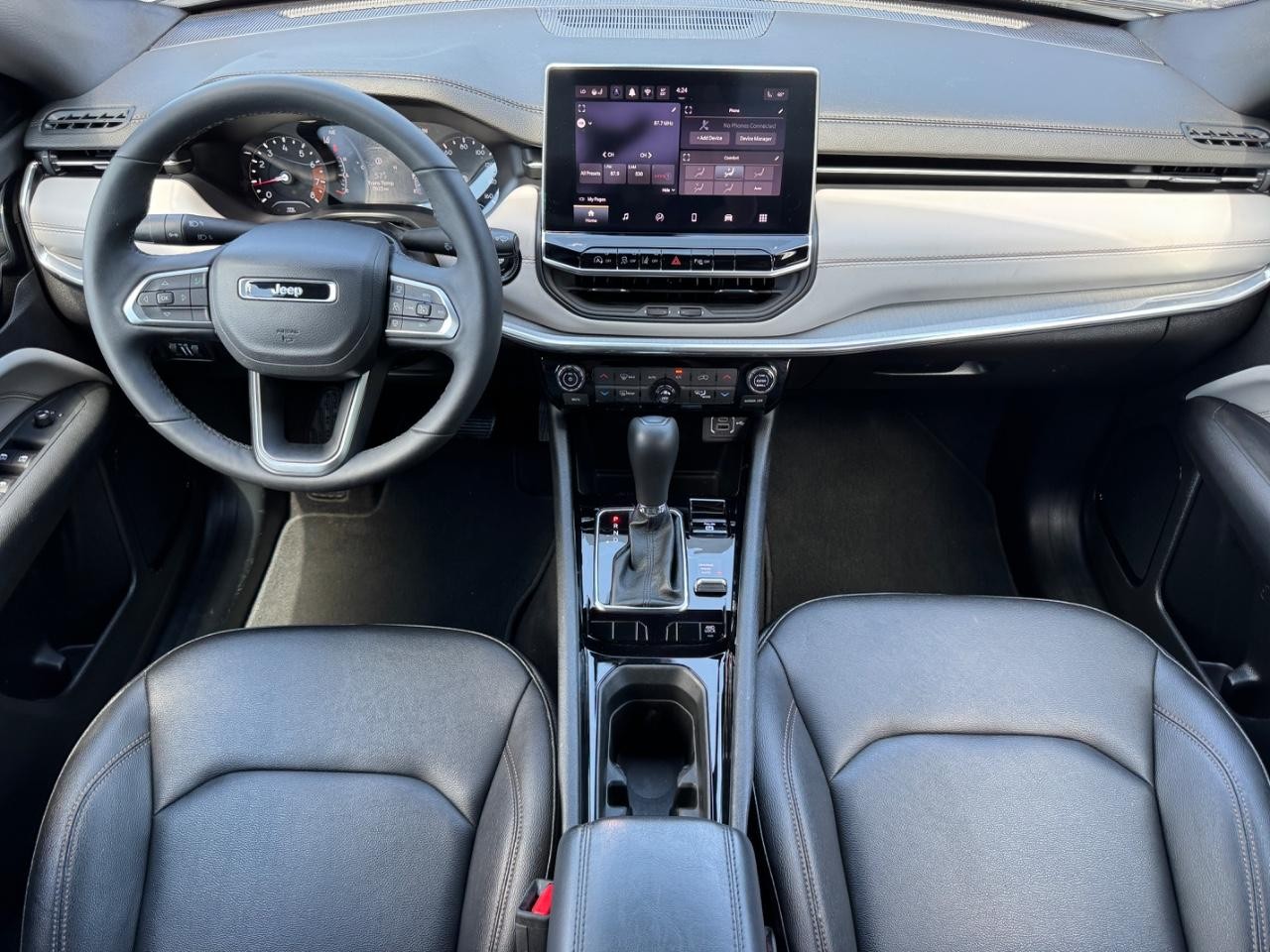Jeep Compass Vehicle Full-screen Gallery Image 12