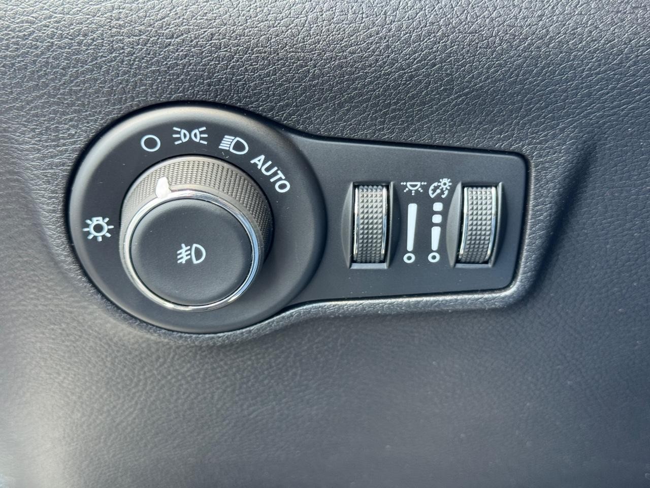 Jeep Compass Vehicle Full-screen Gallery Image 23