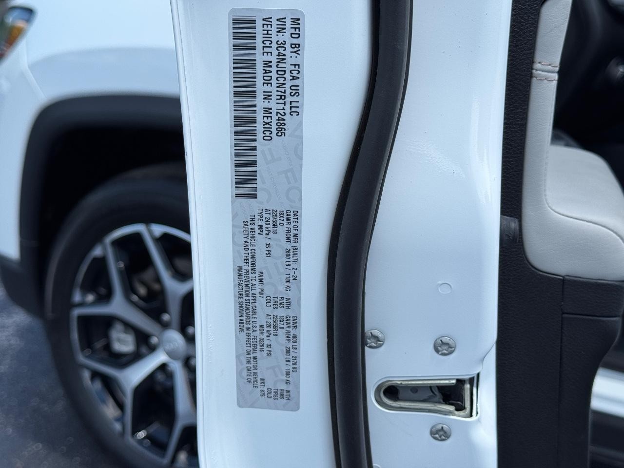 Jeep Compass Vehicle Full-screen Gallery Image 27
