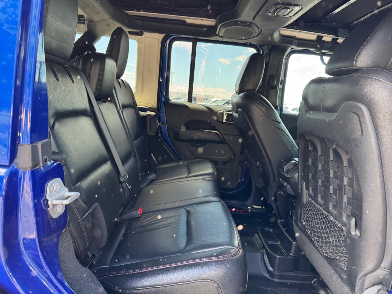 Jeep Wrangler Unlimited Vehicle Full-screen Gallery Image 11