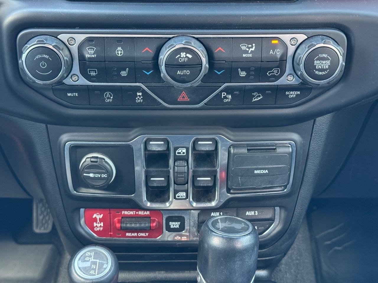 Jeep Wrangler Unlimited Vehicle Full-screen Gallery Image 15