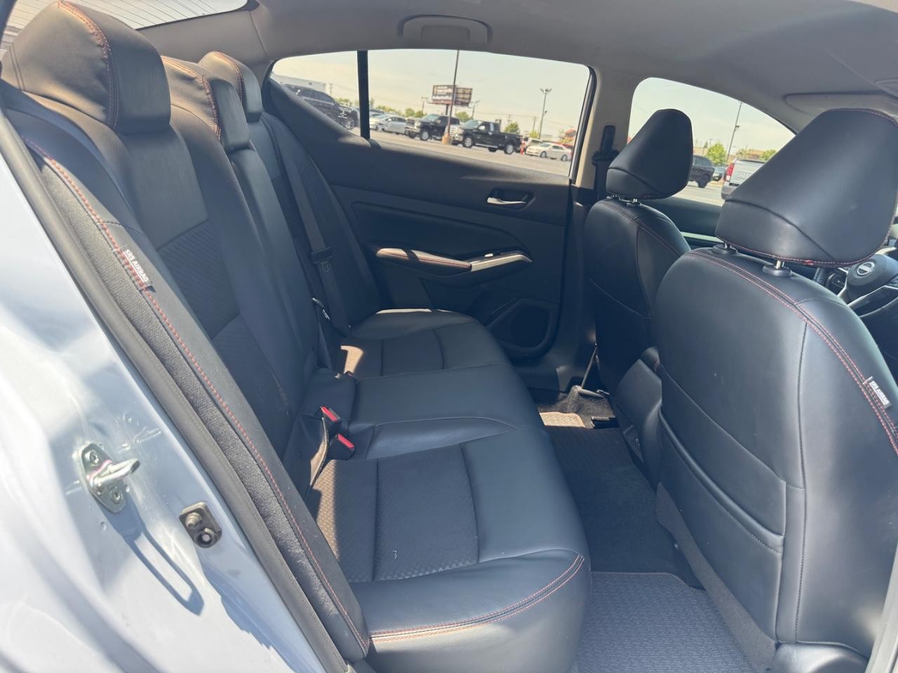 Nissan Altima Vehicle Full-screen Gallery Image 11