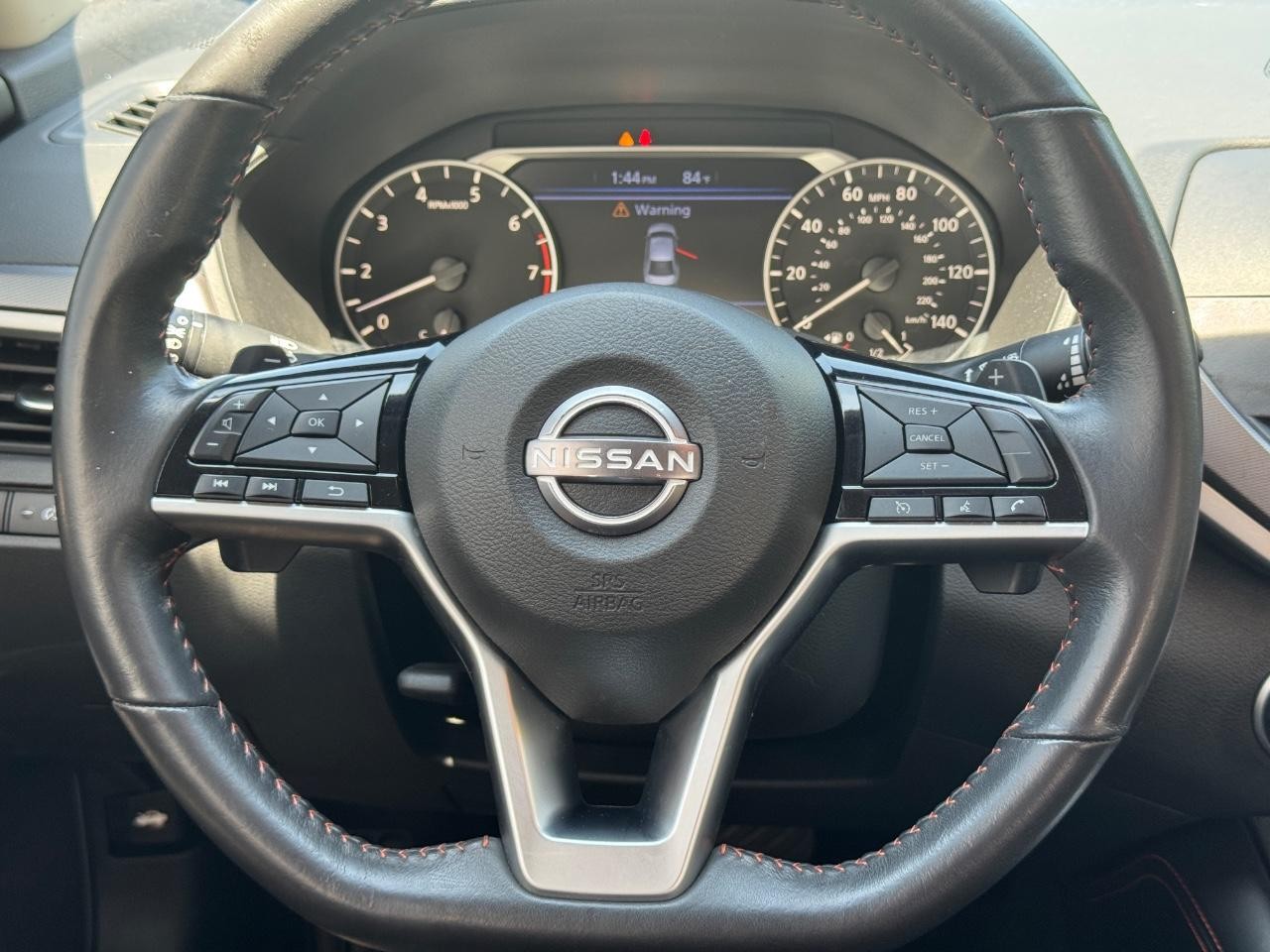 Nissan Altima Vehicle Full-screen Gallery Image 13
