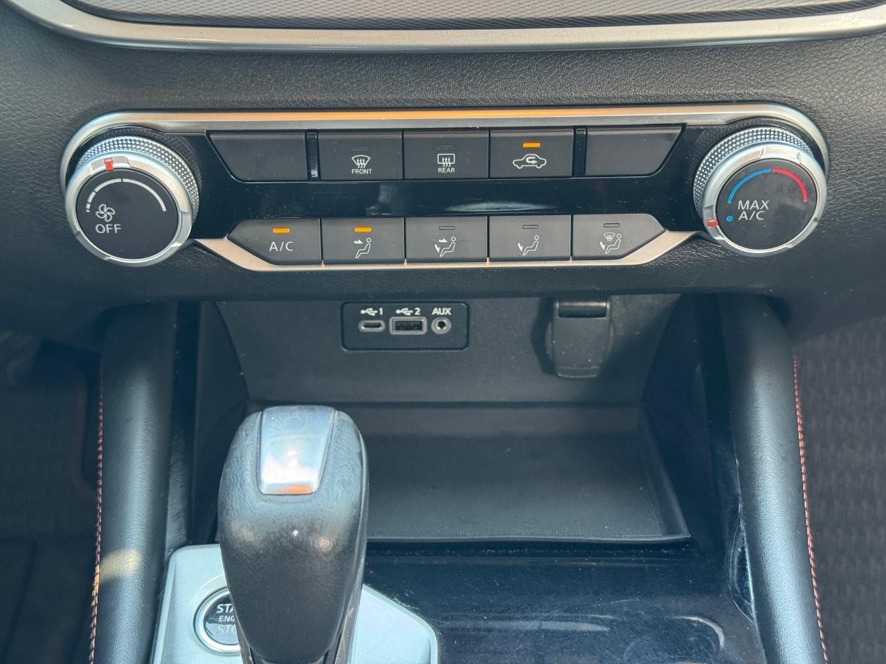 Nissan Altima Vehicle Full-screen Gallery Image 15
