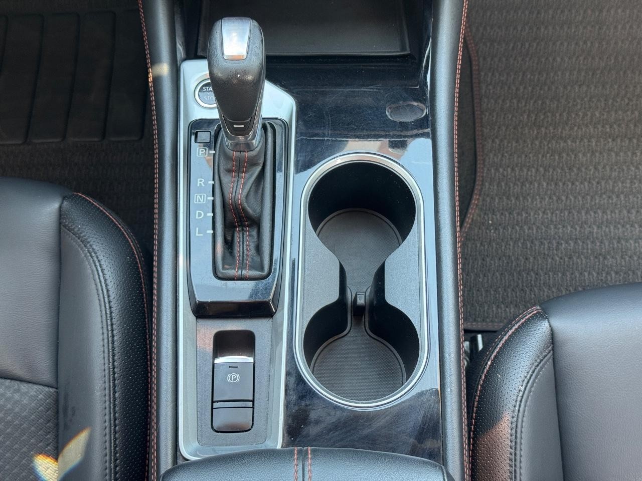Nissan Altima Vehicle Full-screen Gallery Image 16