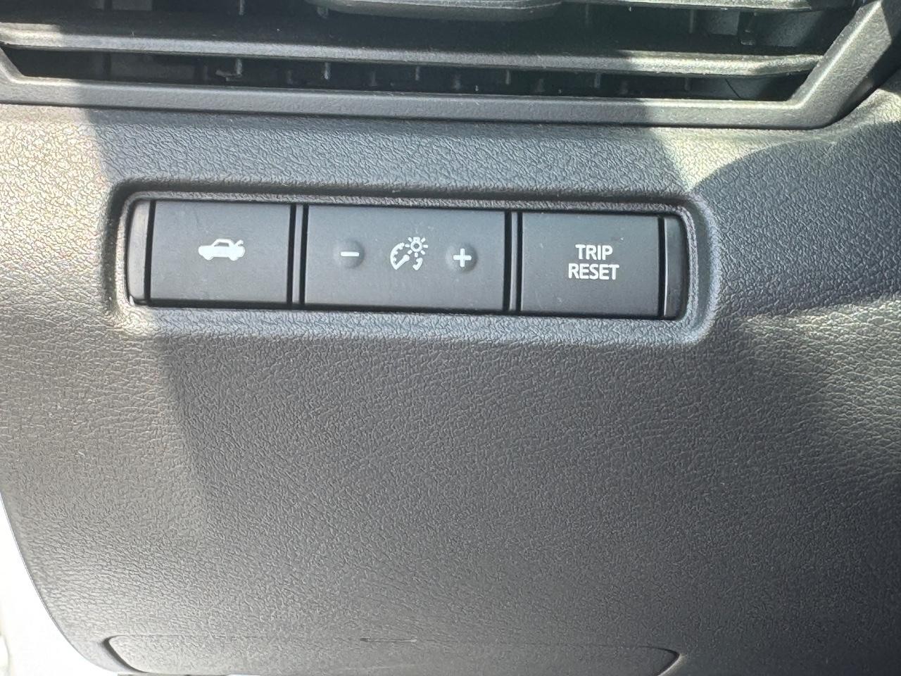 Nissan Altima Vehicle Full-screen Gallery Image 22