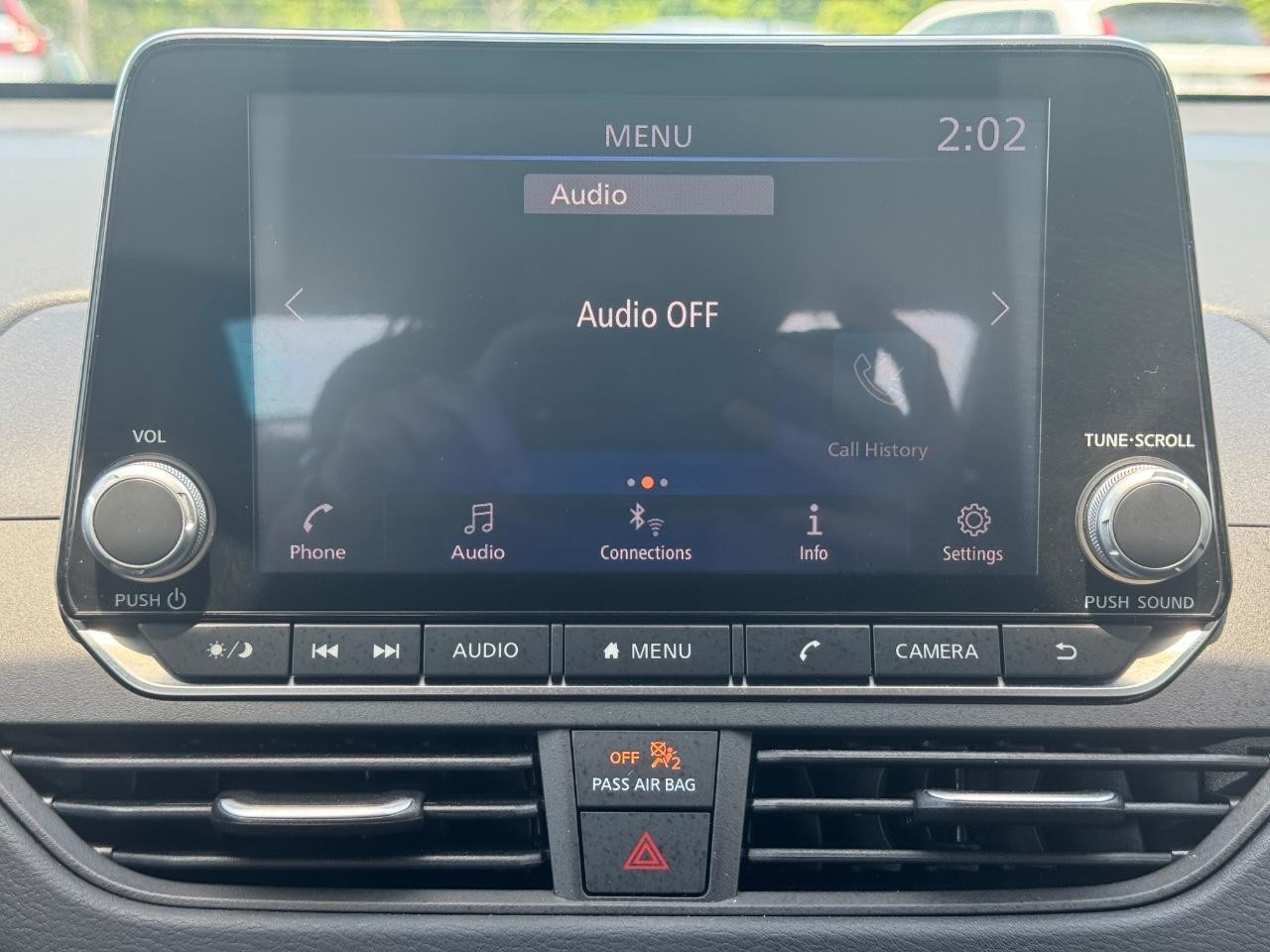 Nissan Altima Vehicle Full-screen Gallery Image 14