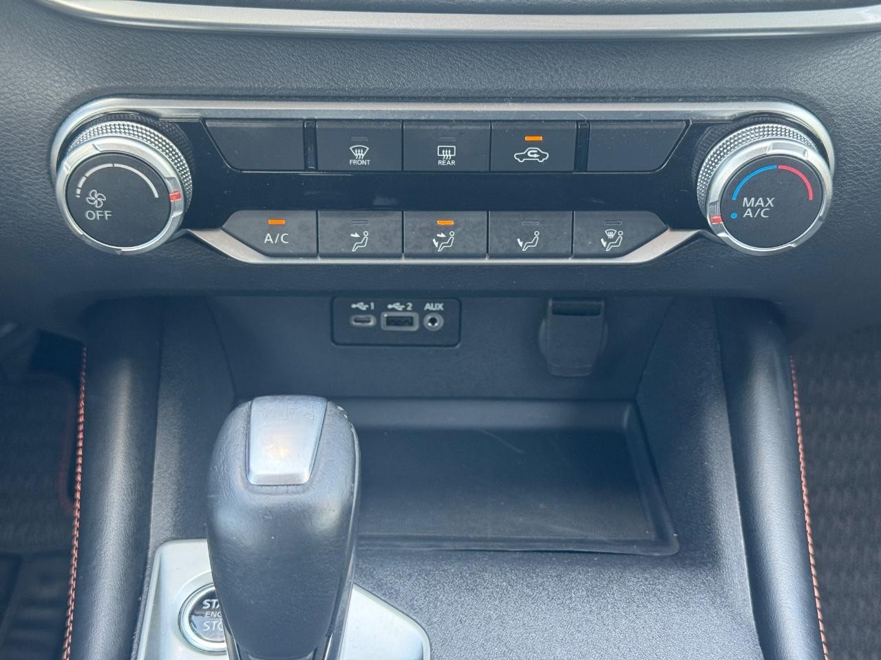 Nissan Altima Vehicle Full-screen Gallery Image 15