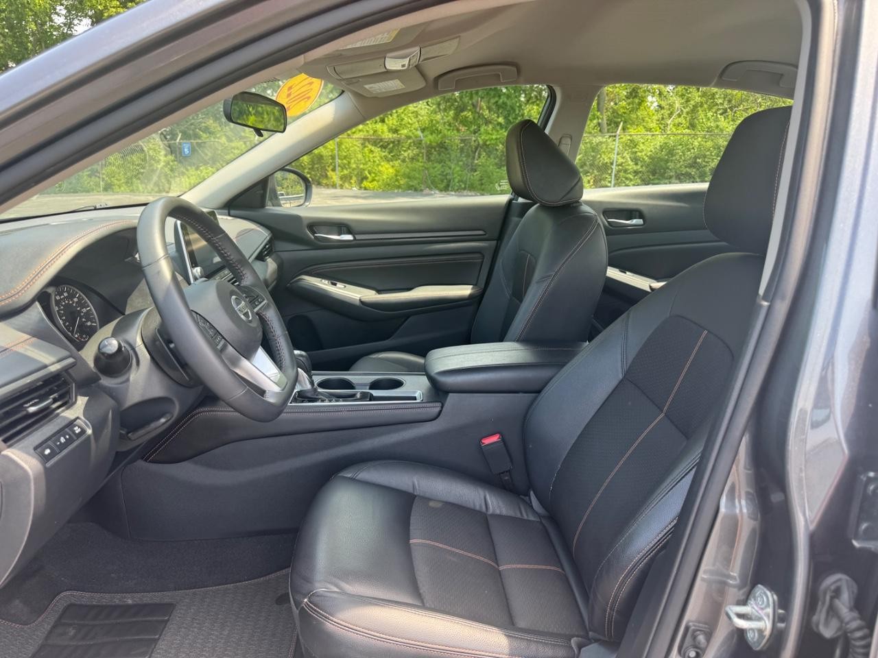 Nissan Altima Vehicle Full-screen Gallery Image 18