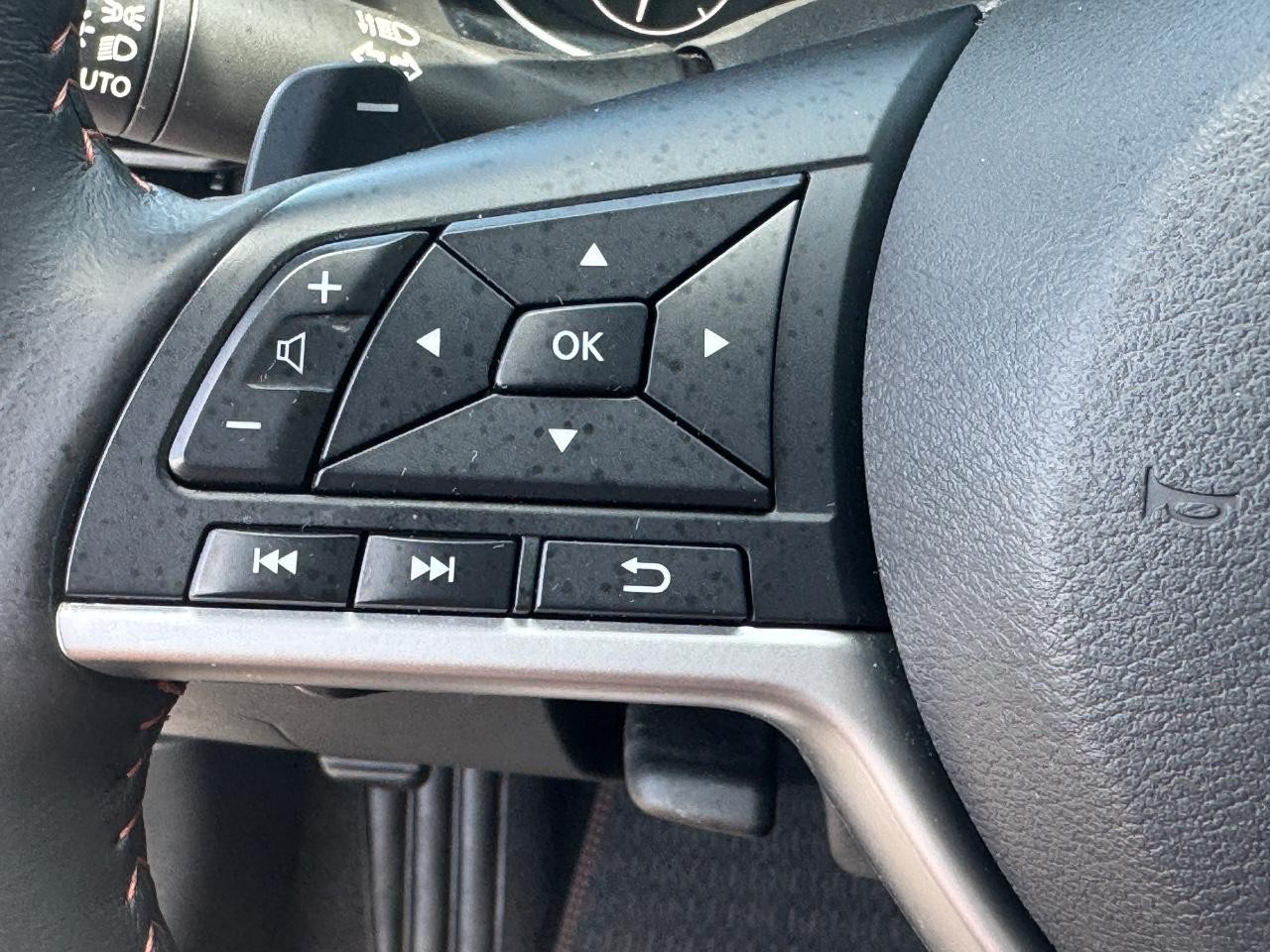 Nissan Altima Vehicle Full-screen Gallery Image 20